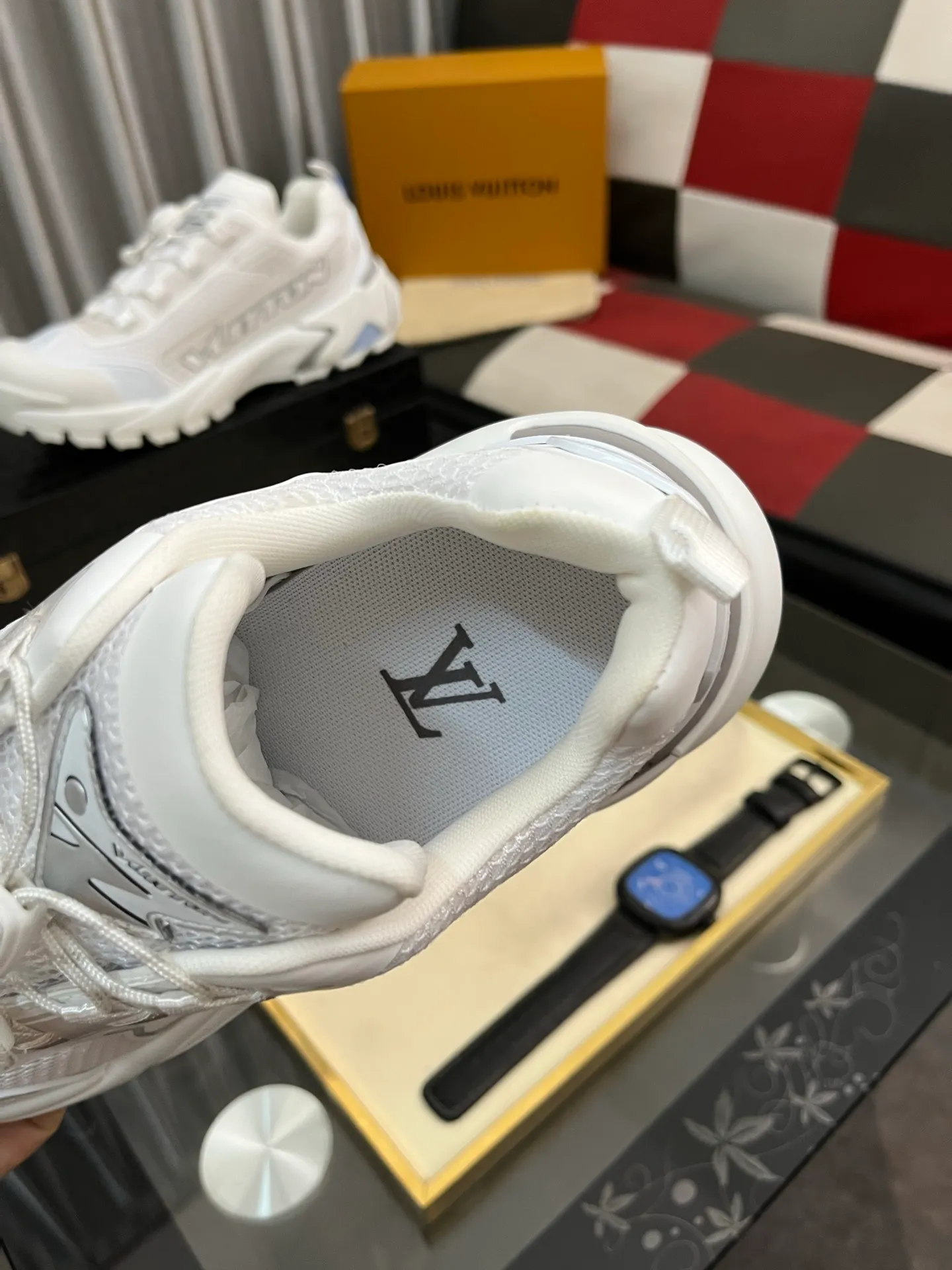 Men's shoes 💰780⌚️⌚️Top version [LOUIS VUITTON] Couple 🧑‍🤝‍🧑 Craftsman style Counter series (original order) New style 🍀LV Louis Vuitton - Top version LV classic high-top trendy shoes! Made of imported original craft calfskin, original breathable lining, and original wear-resistant, lightweight, high-end TPU outsole! High quality products! Code number: 36-457️⃣Colors available